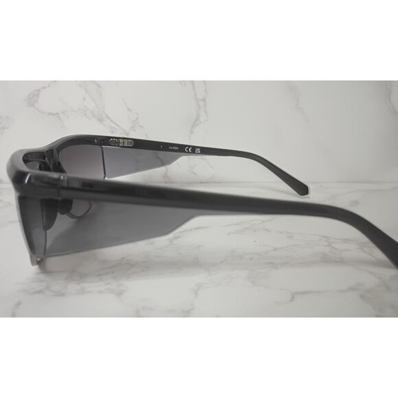 GUESS Unisex Black/Gray Mirrored Sunglasses - NEW - Picture 2 of 7